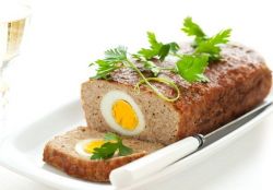 Мясной рулет из фарша с яйцом - оригинальное и красивое блюдо