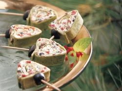 Вкусные закуски из лаваша с красной рыбой и крабовым мясом