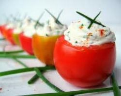 Вкусная закуска – помидоры с сыром и чесноком