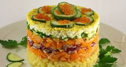 Салат «Царский» с красной икрой – непременный атрибут русского фуршета 