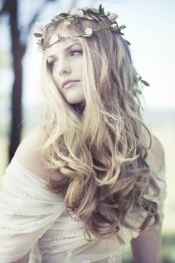 Новый тренд - венок из цветов на голову