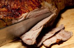 Баранина, запеченная в духовке, с гарниром и без него