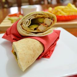 Аппетитный рулет из лаваша с курицей