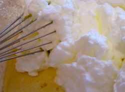 Бисквитное тесто. Разве бывает что-то легче?