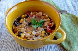 Курица в горшочке с картошкой - сочное и сытное блюдо