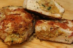 Самые вкусные отбивные из куриного филе, фаршированные беконом и сыром