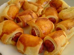 Вкусные закуски на скорую руку — сосиски в слоеном тесте 