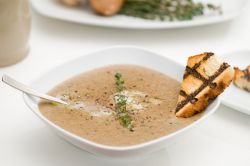 Суп из сушеных грибов с клецками и суп-пюре 