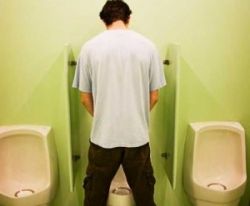 Частое мочеиспускание у мужчин: симптомы и заболевания 