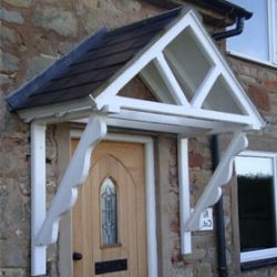 Козырек над крыльцом - что лучше выбрать?