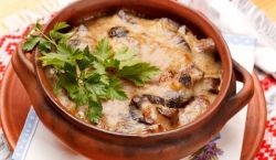 Пельмени в горшочках с печенью - оригинальное и вкусное блюдо