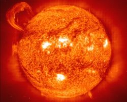 Солнечная активность: пятна и вспышки на светиле