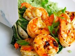 Китайская кухня: жареные креветки в соевом соусе 