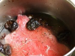 Говядина с черносливом - рецепт одесского мясного цимеса