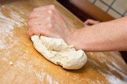 Тесто на пиццу - половина блюда