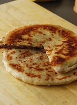 Острые мясные лепешки. Рецепт грузинской кухни