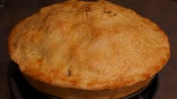 Курник с картошкой и курицей, приготовленный на бездрожжевом тесте