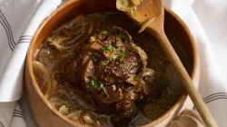 Говядина в горшочке - царское блюдо