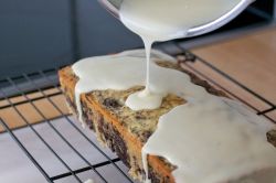 Глазурь шоколадная - идеальное украшение для любого десерта!