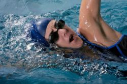 Советы для интересующихся плаваньем: как правильно плавать кролем