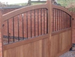 Деревянные ворота - плюсы и минусы