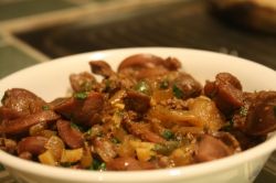 Куриные желудки в подливке и с баклажанами