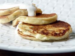 Вкусный завтрак - оладьи на дрожжах