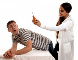 Как сделать себе клизму и не причинить вреда
