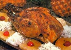 Как запечь курицу в духовке с яблоками и ананасами