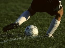 Как правильно бить по мячу, чтобы он летел куда нужно