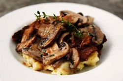 Тушеные грибы в сметане - это вкусно!