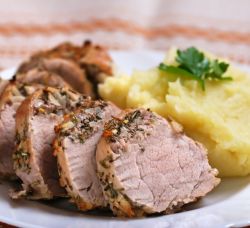 Рецепт приготовления свинины в духовке, или Как сделать из нежного мяса два вкусных блюда?