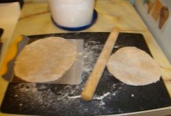 Вкусная замена хлебу - ржаные лепешки на кефире