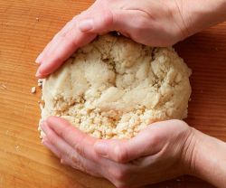 Как замешать тесто для курника на основе сметаны и маргарина