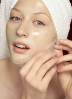 Что делать, если периодически может шелушиться кожа на лице?