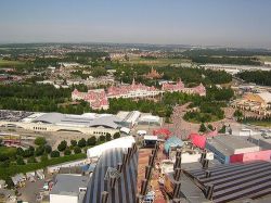 Где находятся Диснейленды, известные всему миру?