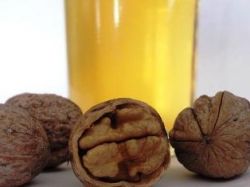 Масло грецкого ореха - спасение для волос
