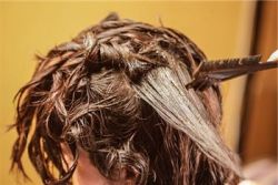 Как покрасить волосы в разные цвета с помощью хны  