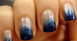 Легкий маникюр с помощью губки