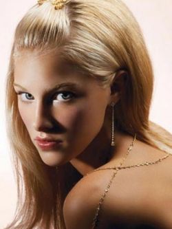 Небрежная и красивая укладка волос средней длины