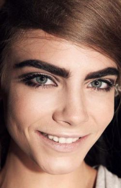 Брови Кары Делевинь. Как подобрать форму бровей