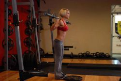 Наклоны со штангой на плечах: описание техники, эффективные упражнения и рекомендации