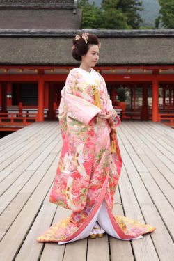 Кимоно японское: история возникновения, особенности и традиции