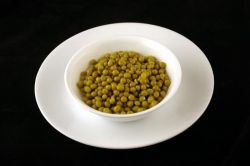 Консервированный зеленый горошек: калорийность, польза и вред