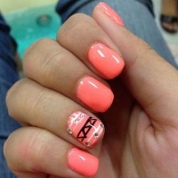 Коралловый маникюр: варианты оформления