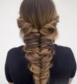 Косы с резинками: схема плетения. Прически с косами на средние волосы