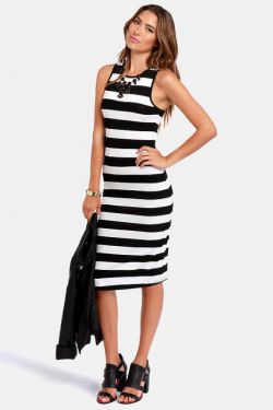 Платье-тельняшка: фасоны, с чем носить, кому подходит