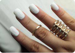 Бархатный маникюр: описание, интересные идеи и рекомендации