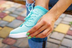 Как отбелить белые кроссовки в домашних условиях? Полезные советы