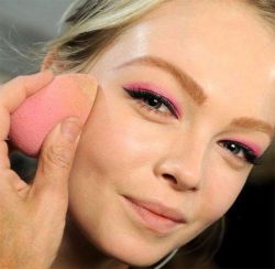 Как наносить тональный крем на лицо правильно? Полезные советы